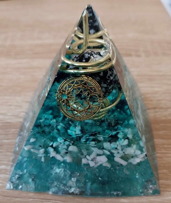 Orgonite pyramidale